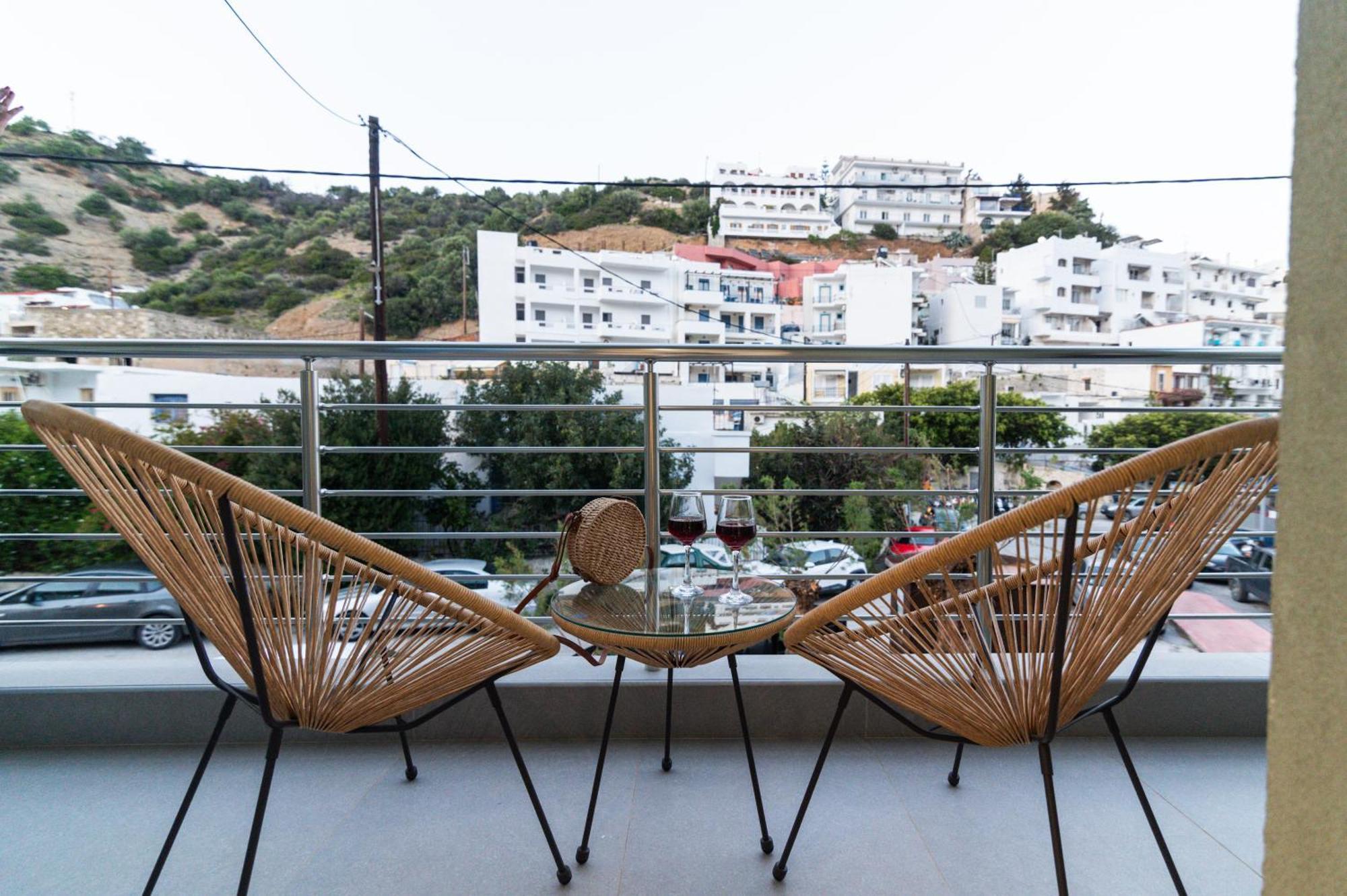 Patric.Ko Aparthotel Agia Galini Exteriör bild